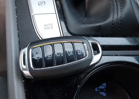 2022 Hyundai Elantra Sel z USA, uszkodzony, nr VIN 5NPLS4AG9NH084971